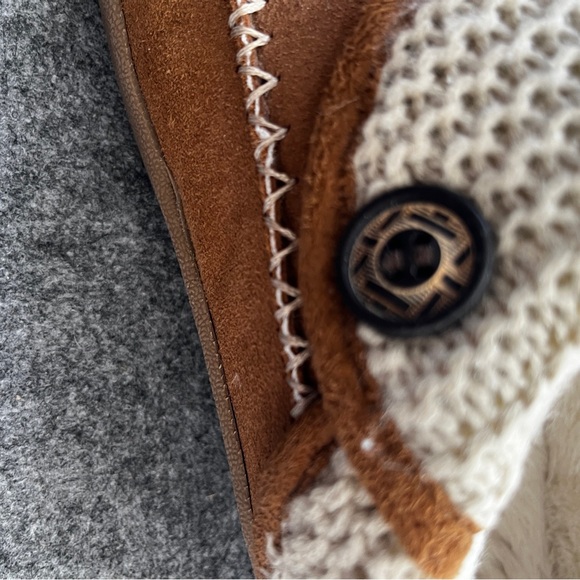 Men’s Brown Moccasin style slippers. Size 8.5. - Picture 5 of 5